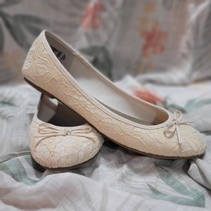 American Eagle -White lace flats size 7.5